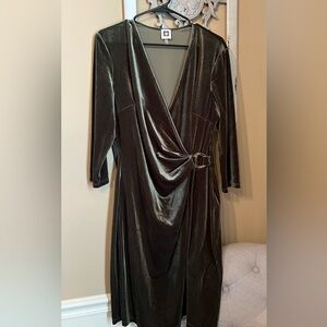 Anne Klein Olive green velvet midi dress